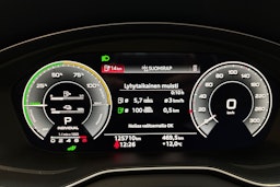 harmaa Audi Q5 2021 kuva 20.