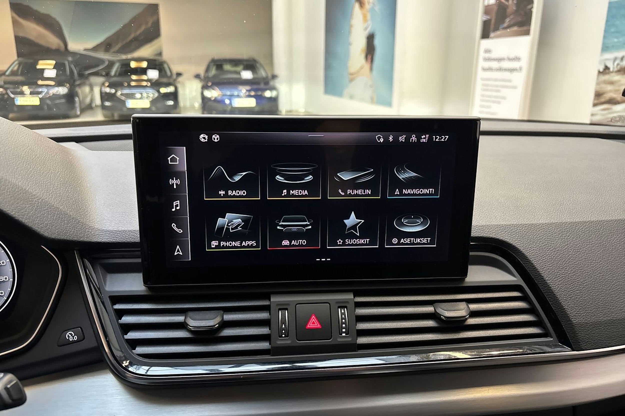 harmaa Audi Q5 2021 kuva 23.