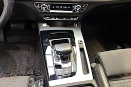 harmaa Audi Q5 2021 kuva 24.
