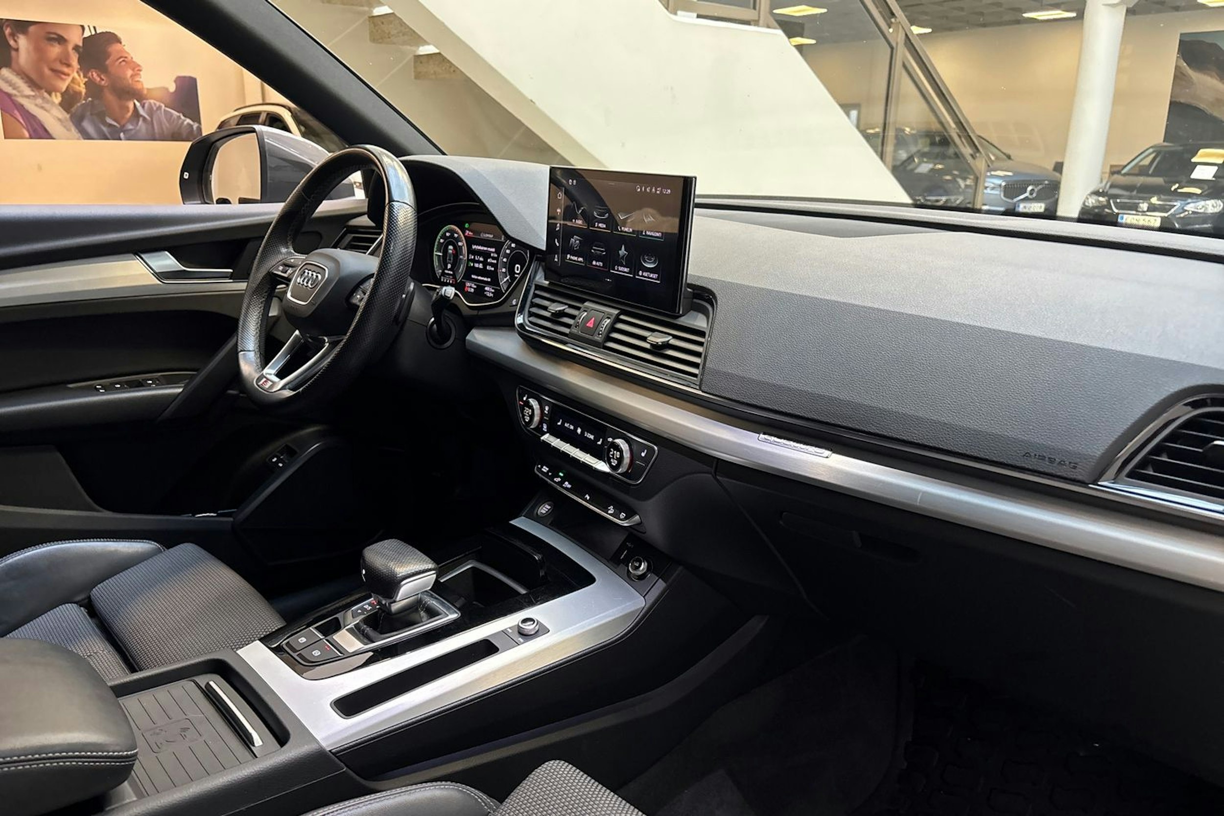 harmaa Audi Q5 2021 kuva 26.