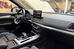 harmaa Audi Q5 2021 kuva 26.