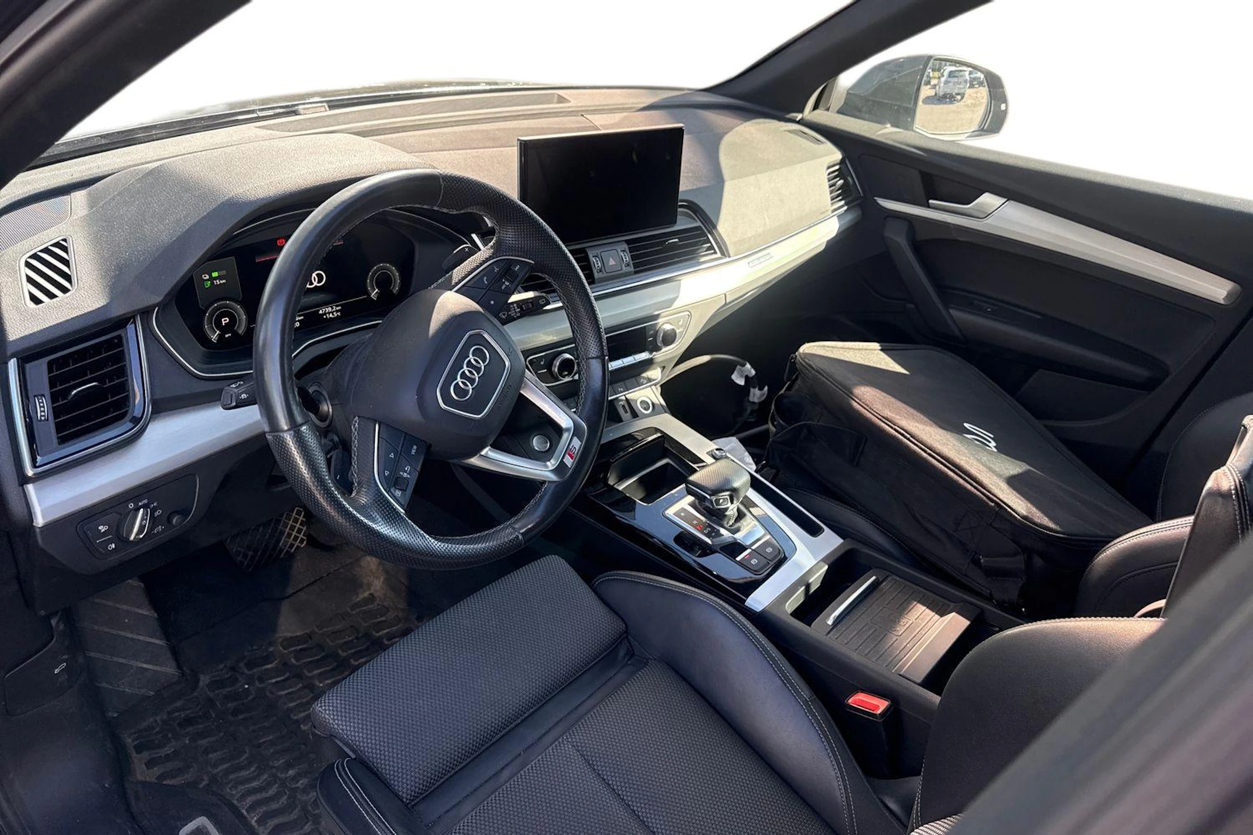 harmaa Audi Q5 2021 kuva 3.