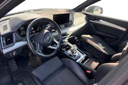 harmaa Audi Q5 2021 kuva 3.