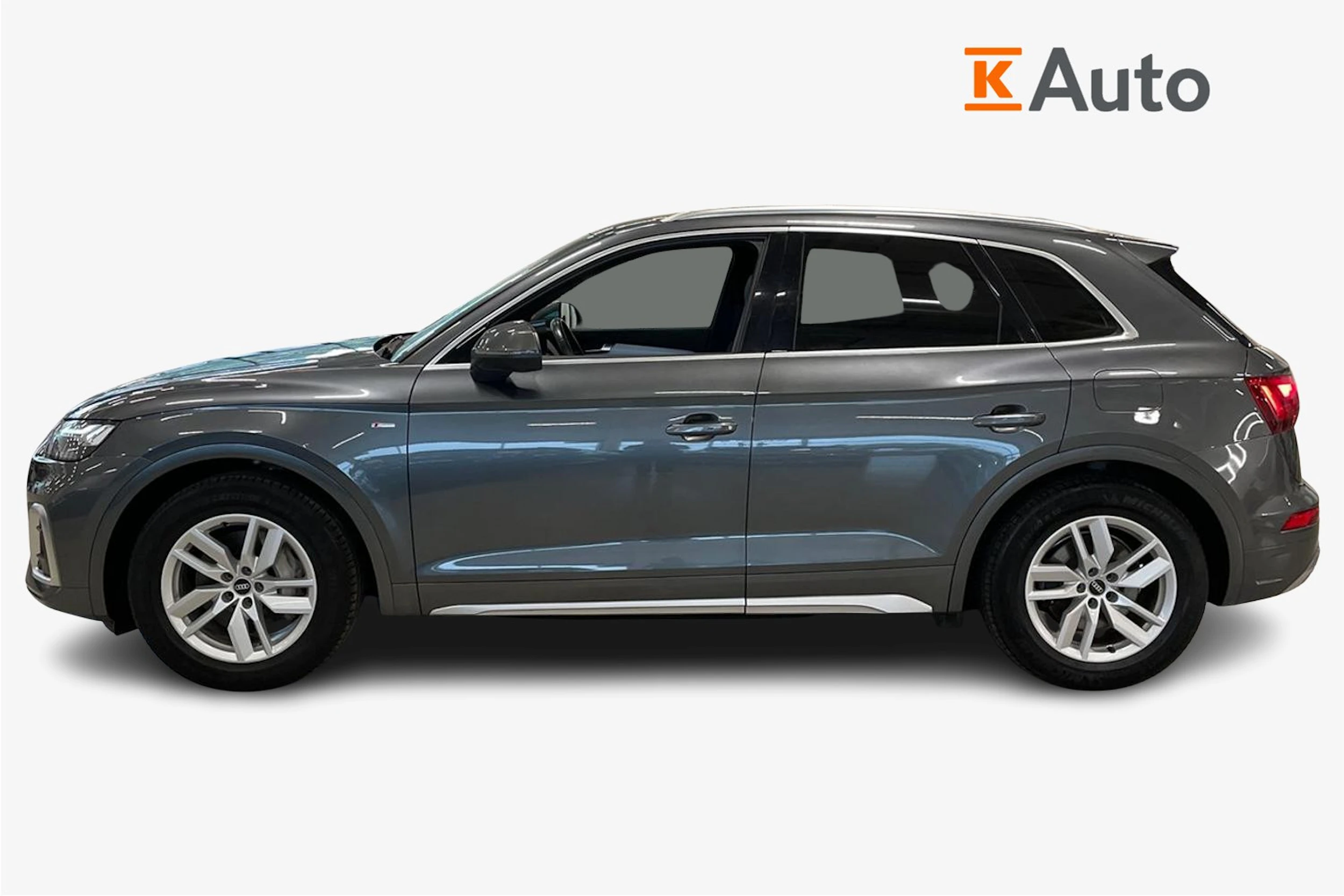 harmaa Audi Q5 2021 kuva 5.