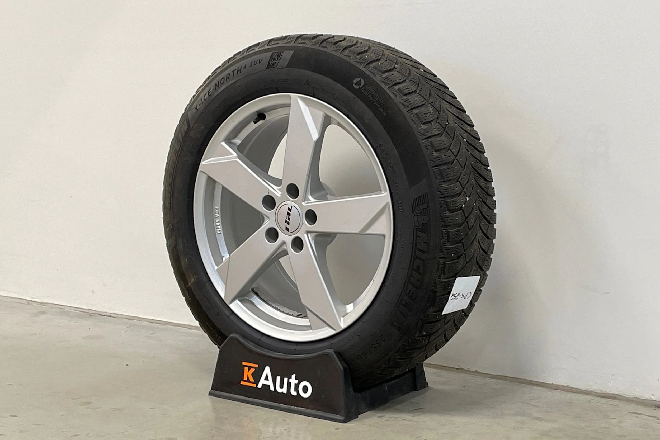 harmaa Audi Q5 2021 kuva 10.