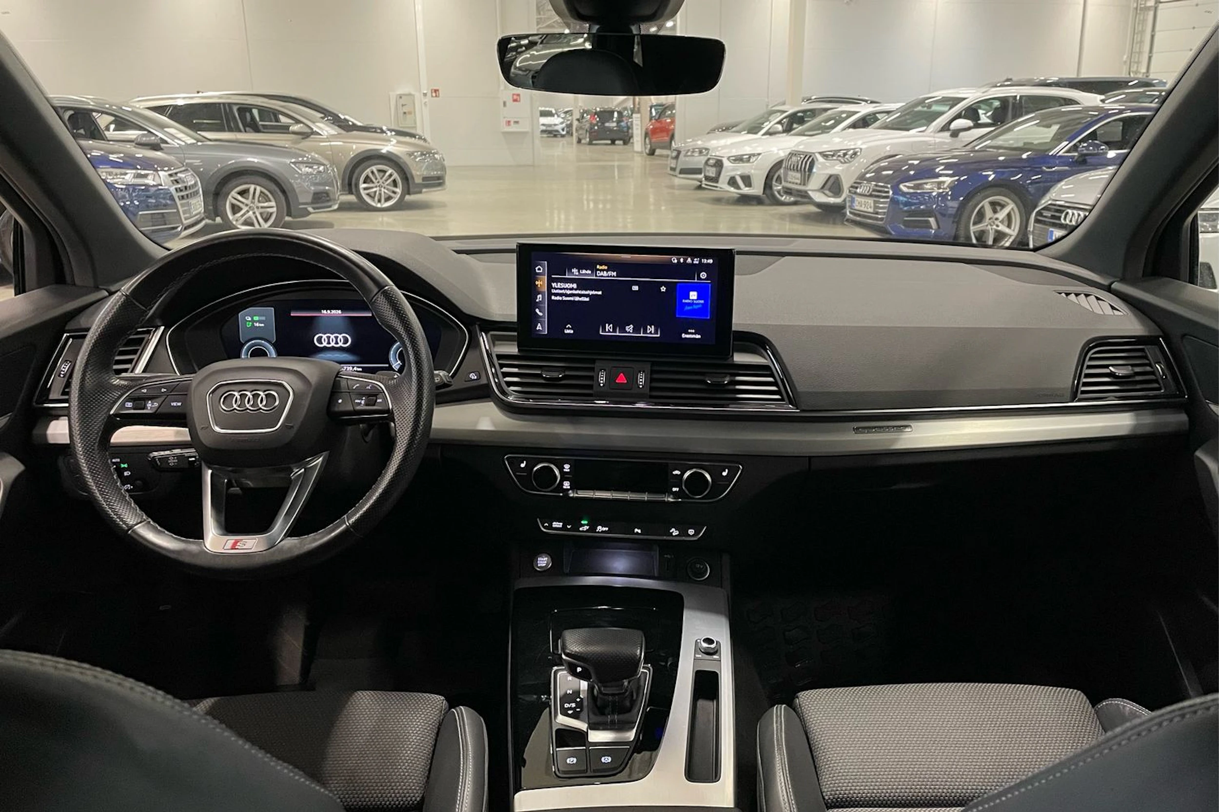 harmaa Audi Q5 2021 kuva 11.