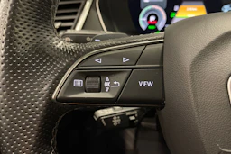 harmaa Audi Q5 2021 kuva 16.