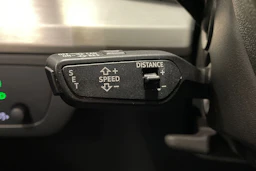 harmaa Audi Q5 2021 kuva 17.