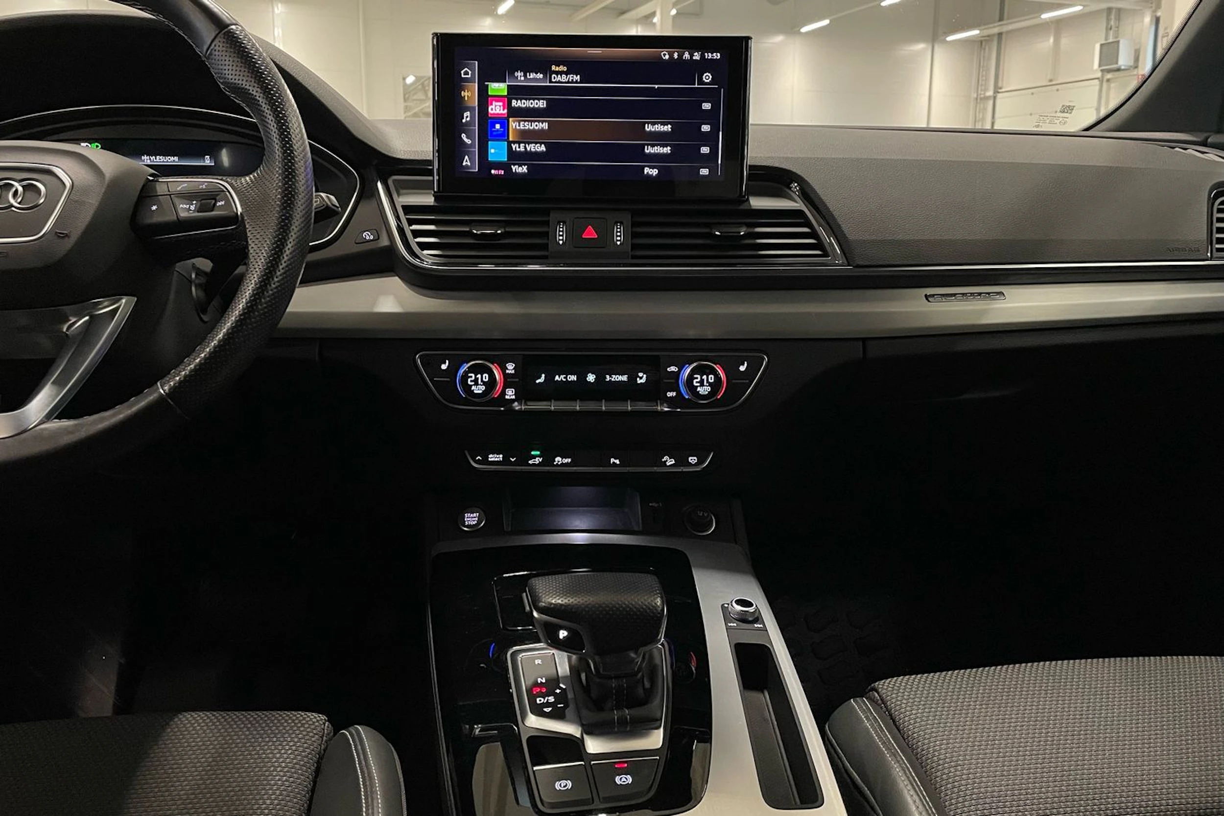 harmaa Audi Q5 2021 kuva 20.