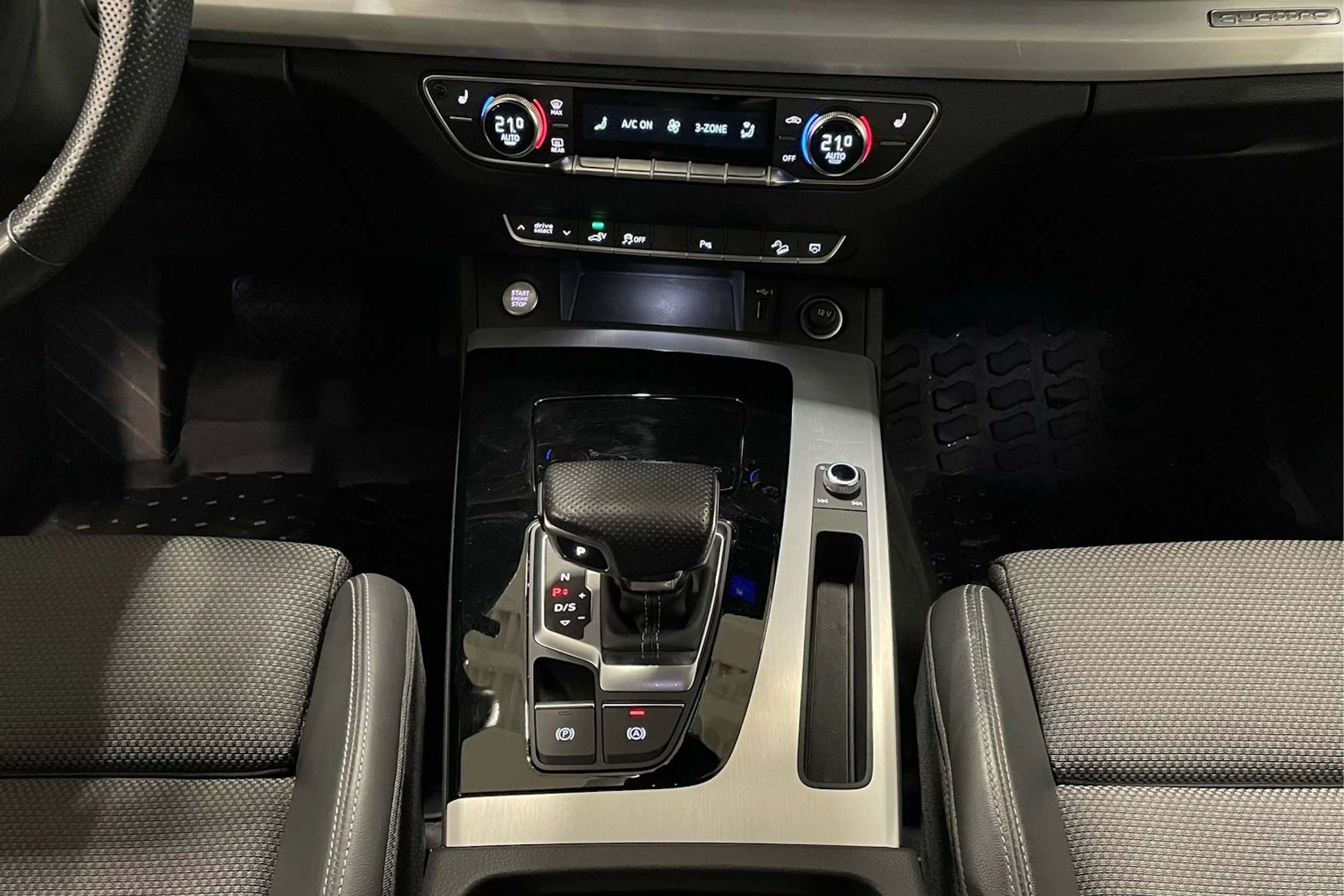 harmaa Audi Q5 2021 kuva 21.