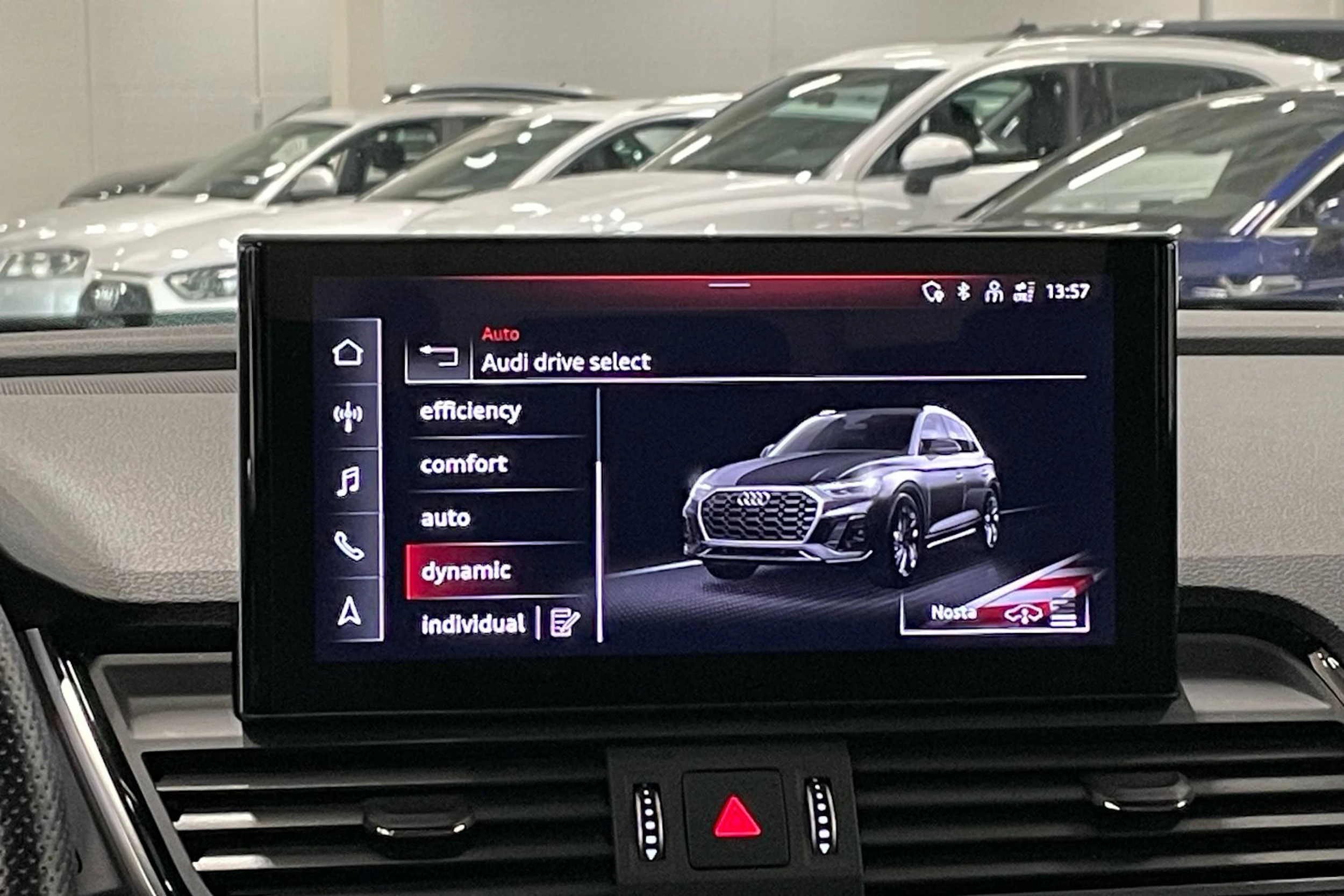 harmaa Audi Q5 2021 kuva 25.