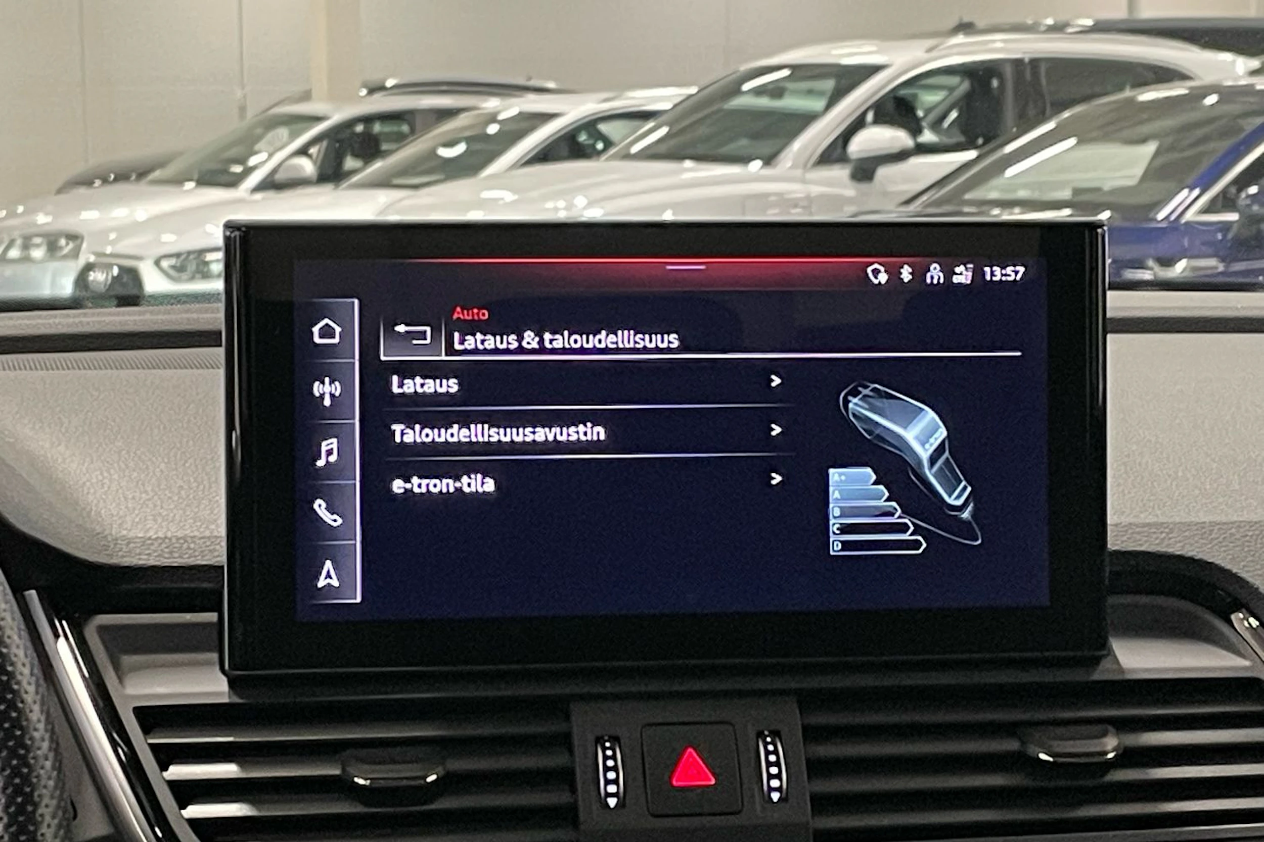 harmaa Audi Q5 2021 kuva 26.