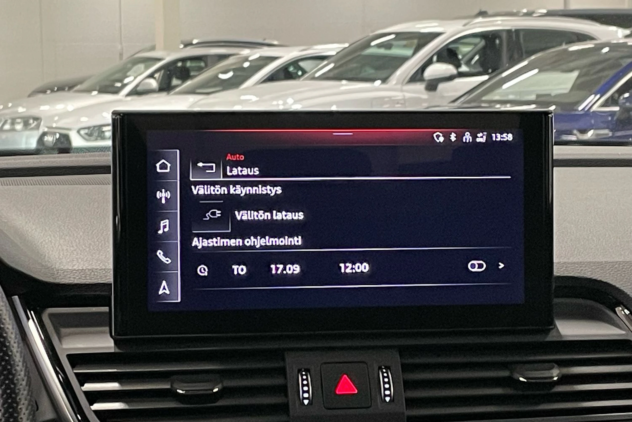 harmaa Audi Q5 2021 kuva 27.