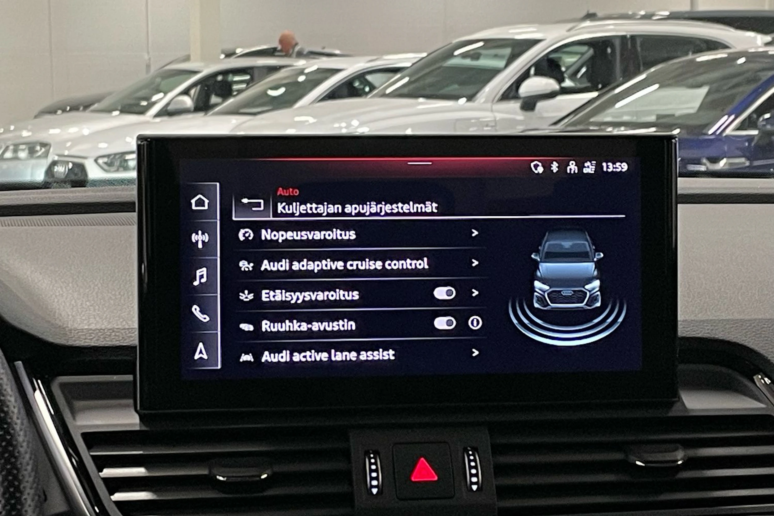 harmaa Audi Q5 2021 kuva 29.
