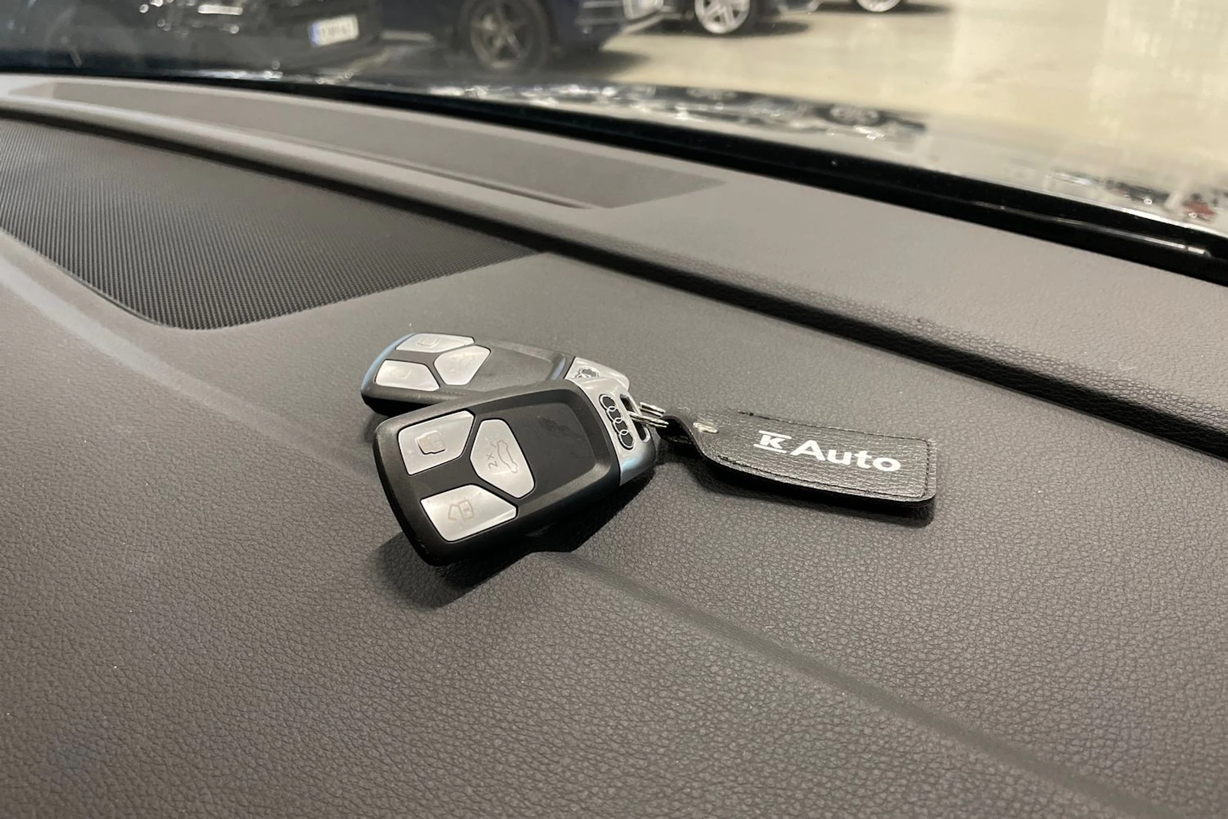 harmaa Audi Q5 2021 kuva 40.