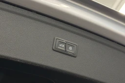 Hopea Audi Q5 2021 kuva 12.