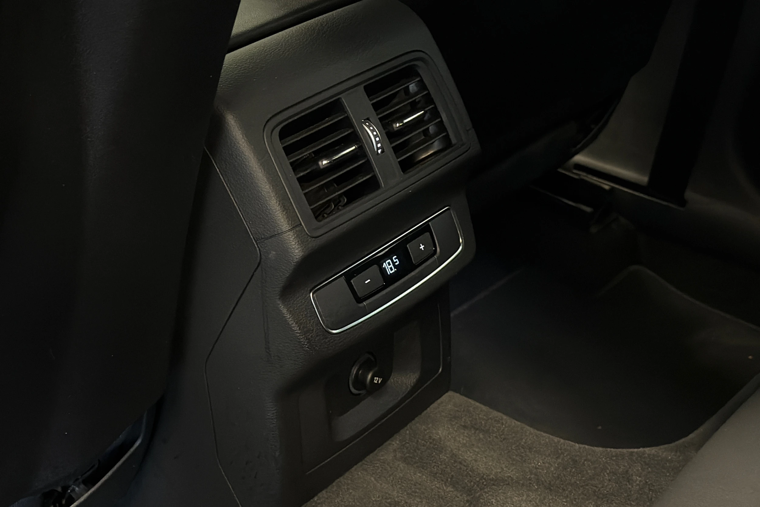Hopea Audi Q5 2021 kuva 15.