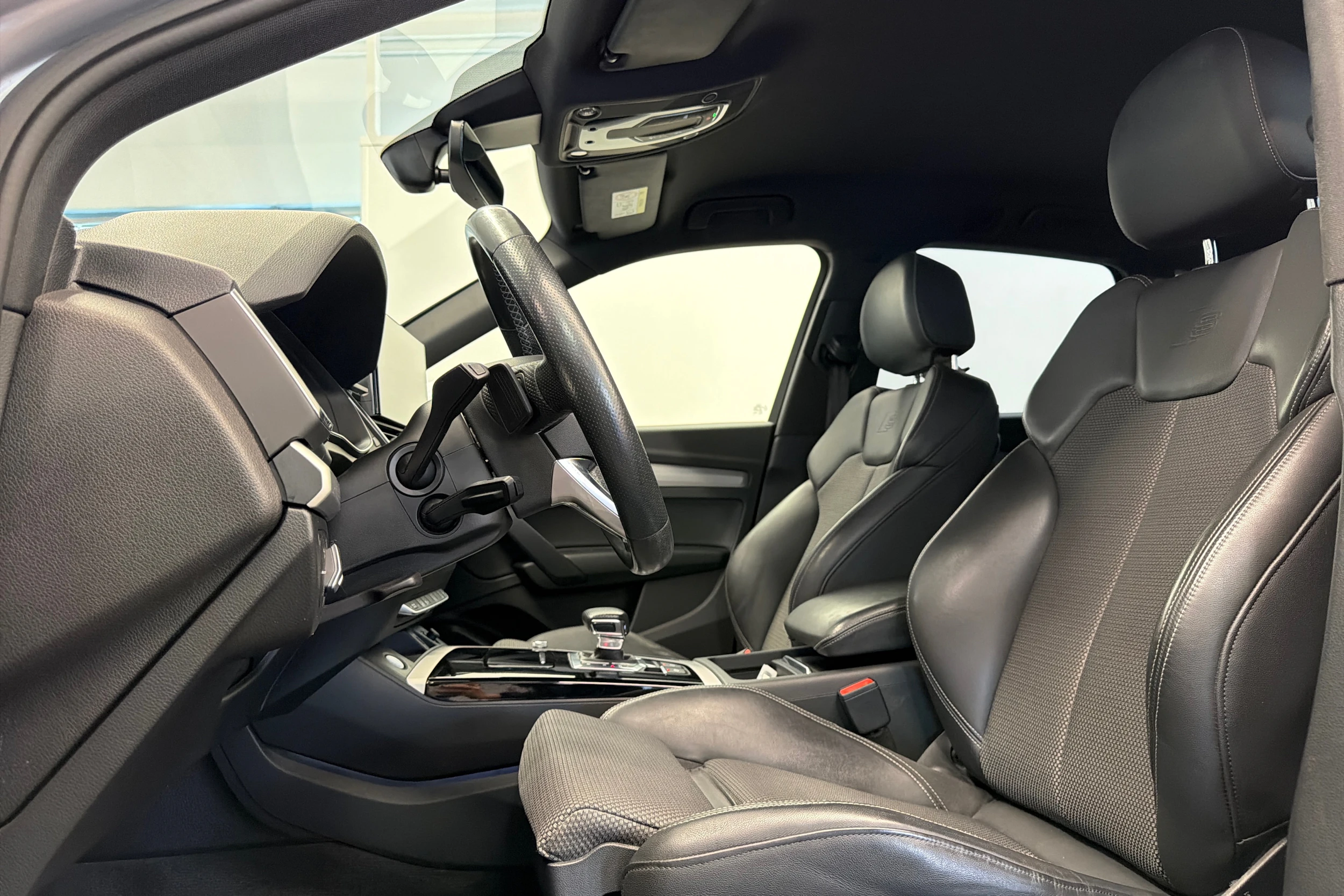 Hopea Audi Q5 2021 kuva 16.