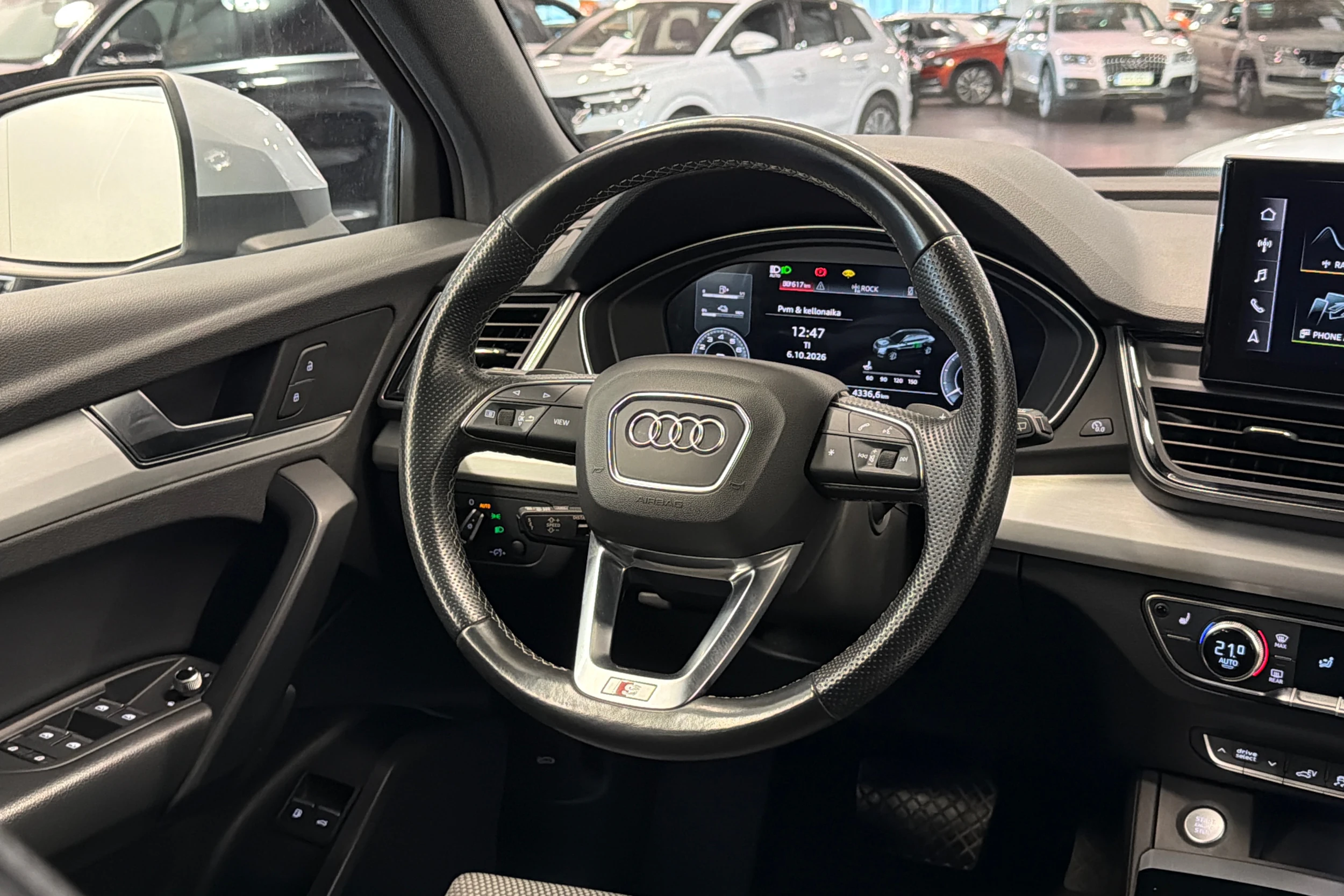 Hopea Audi Q5 2021 kuva 17.