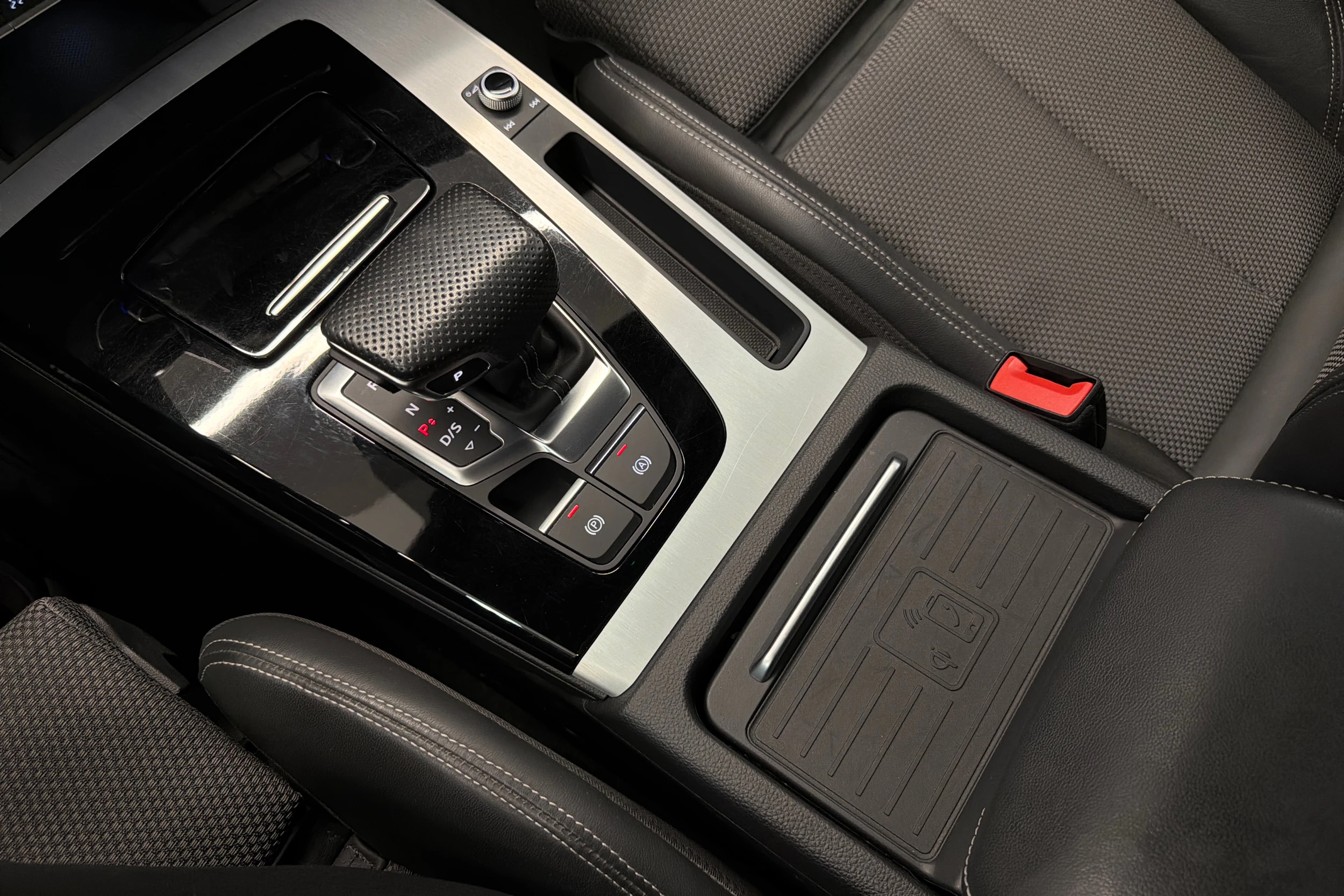 Hopea Audi Q5 2021 kuva 24.