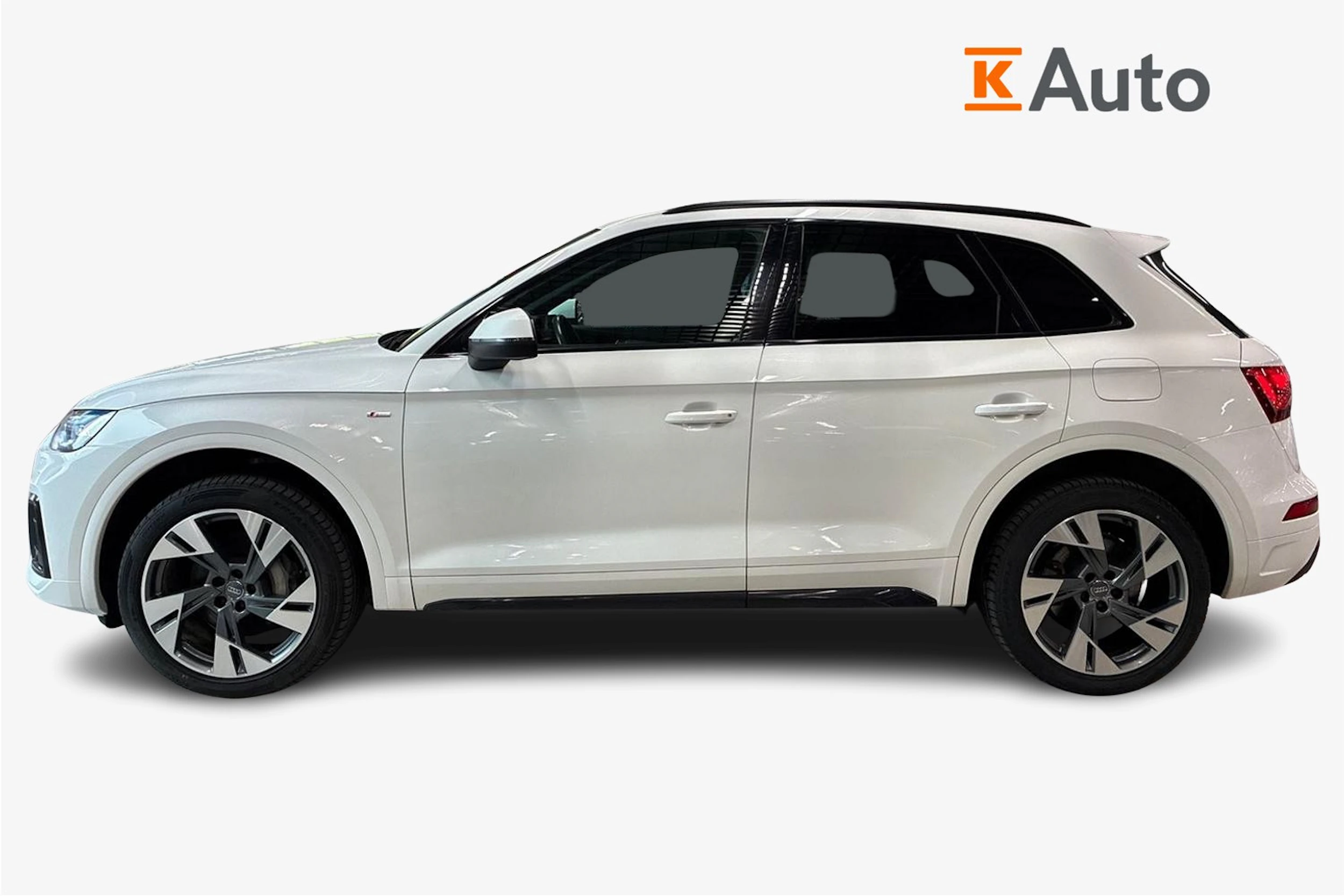 valkoinen Audi Q5 2021 kuva 5.