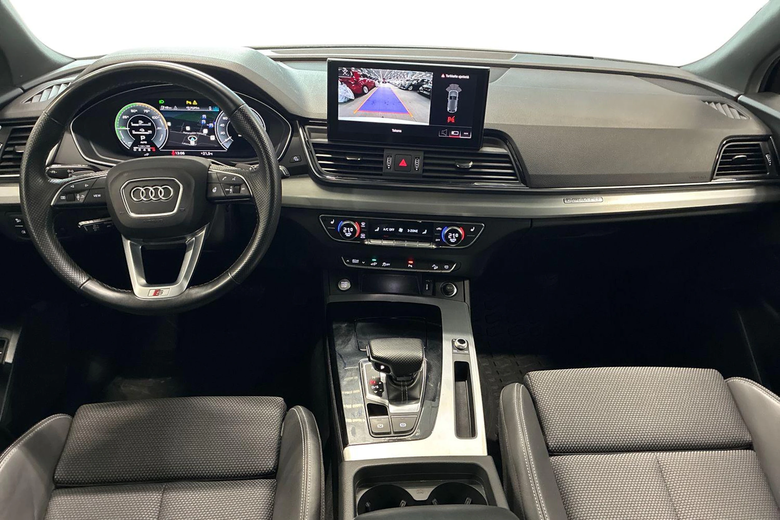 valkoinen Audi Q5 2021 kuva 7.
