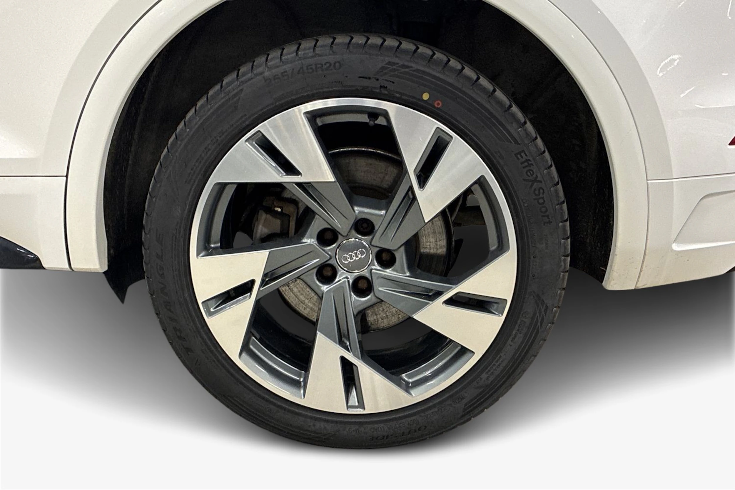 valkoinen Audi Q5 2021 kuva 9.
