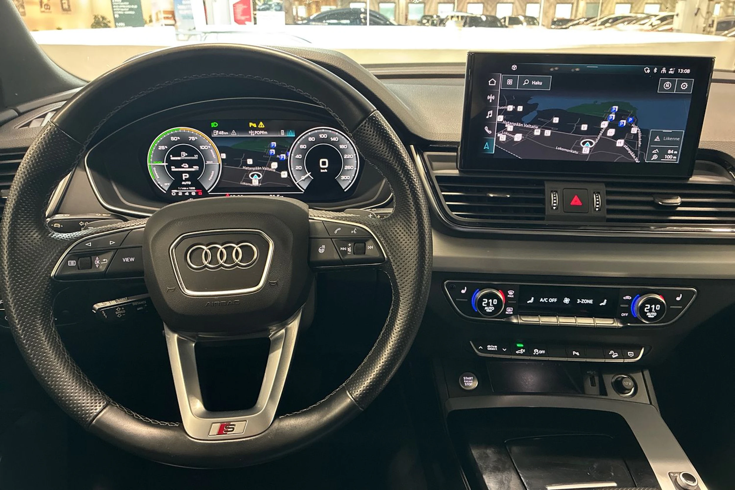 valkoinen Audi Q5 2021 kuva 11.
