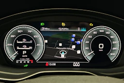 valkoinen Audi Q5 2021 kuva 12.