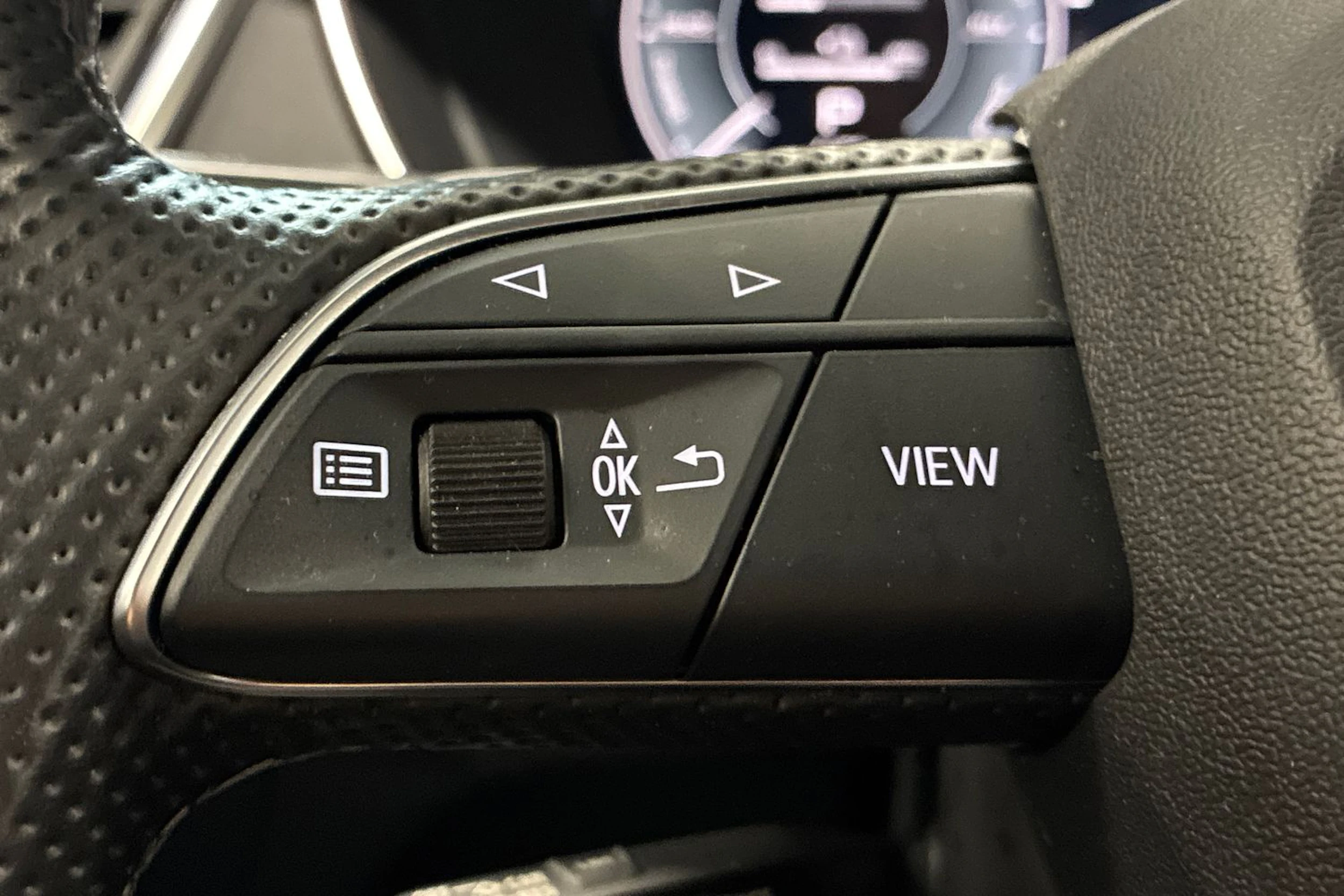 valkoinen Audi Q5 2021 kuva 13.