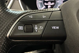valkoinen Audi Q5 2021 kuva 13.