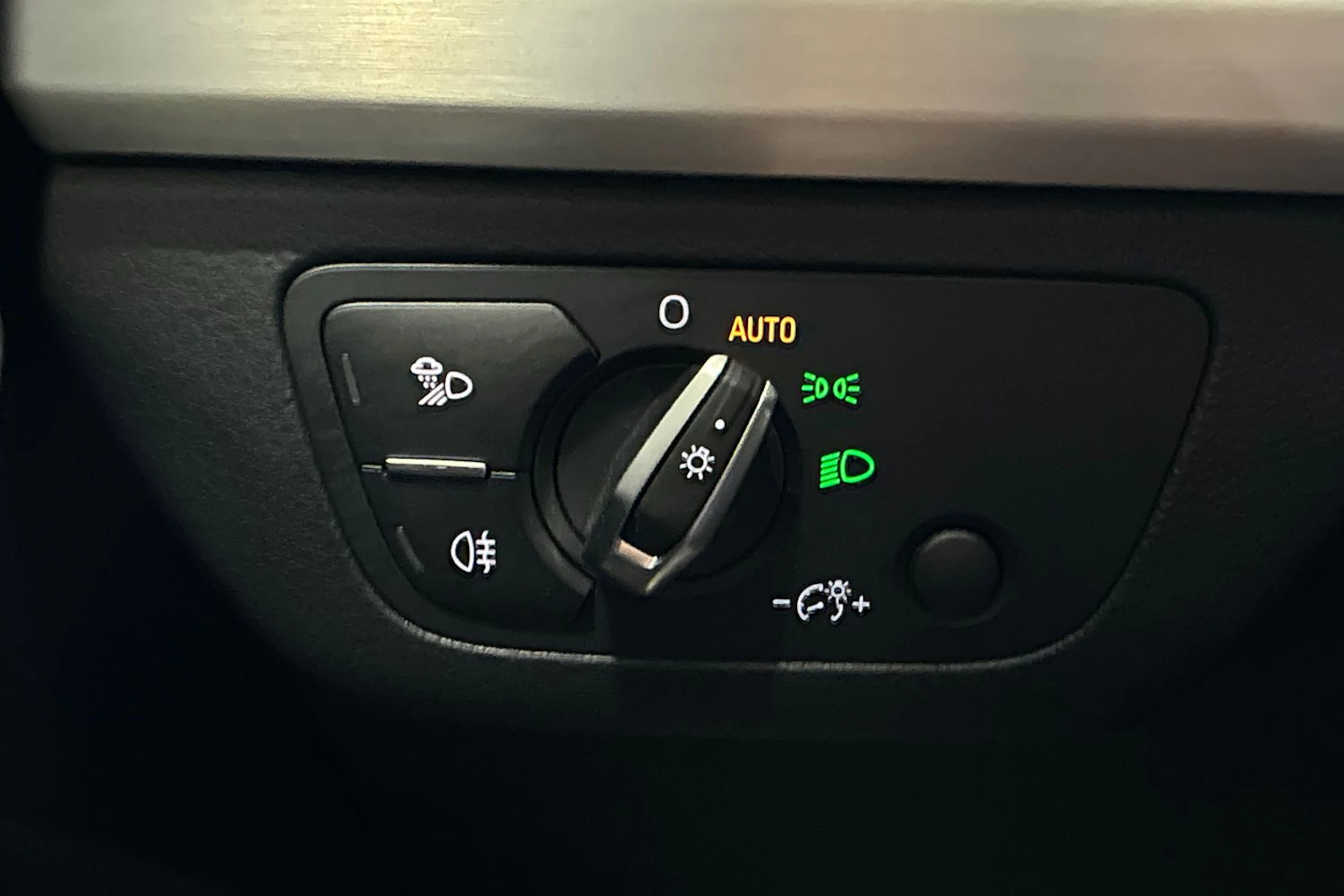 valkoinen Audi Q5 2021 kuva 17.