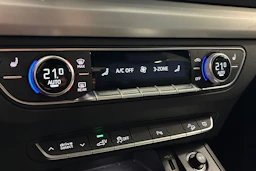 valkoinen Audi Q5 2021 kuva 20.