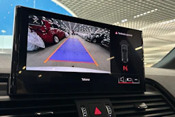 valkoinen Audi Q5 2021 kuva 22.