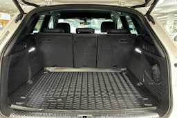 valkoinen Audi Q5 2021 kuva 24.