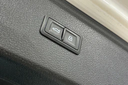 valkoinen Audi Q5 2021 kuva 27.