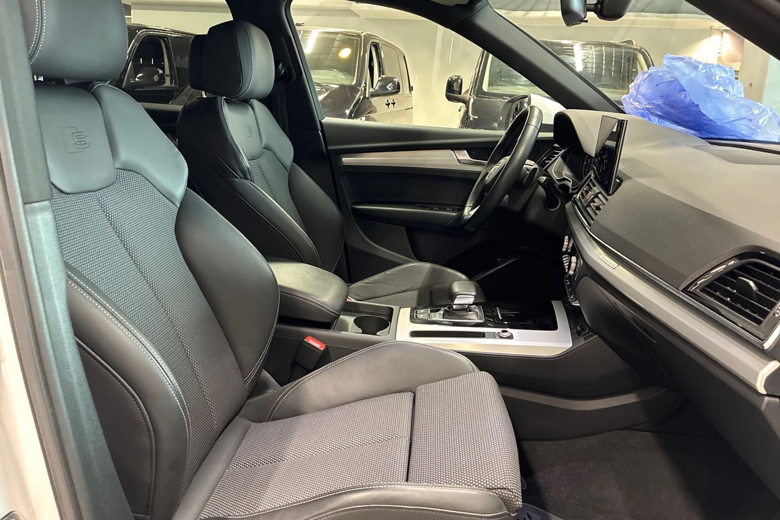 valkoinen Audi Q5 2021 kuva 28.