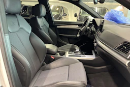 valkoinen Audi Q5 2021 kuva 28.