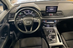 met. hopea Audi Q5 2021 kuva 7.