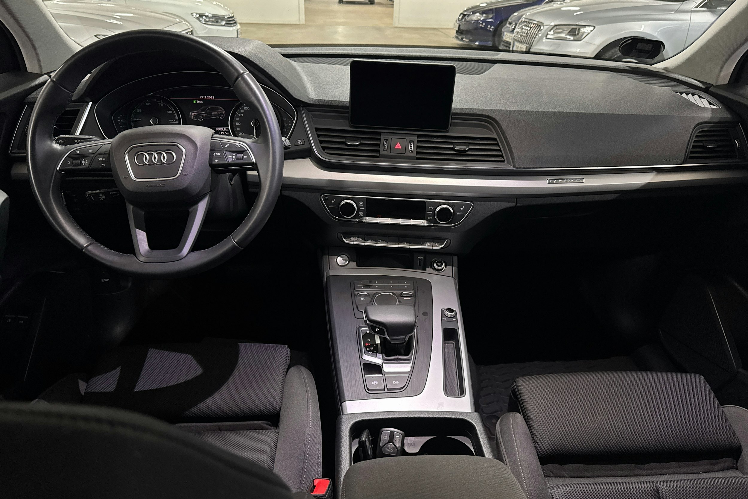 Harmaa Audi Q5 2021 kuva 7.