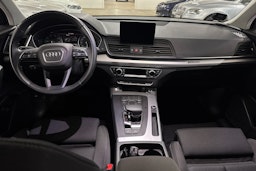 Harmaa Audi Q5 2021 kuva 7.