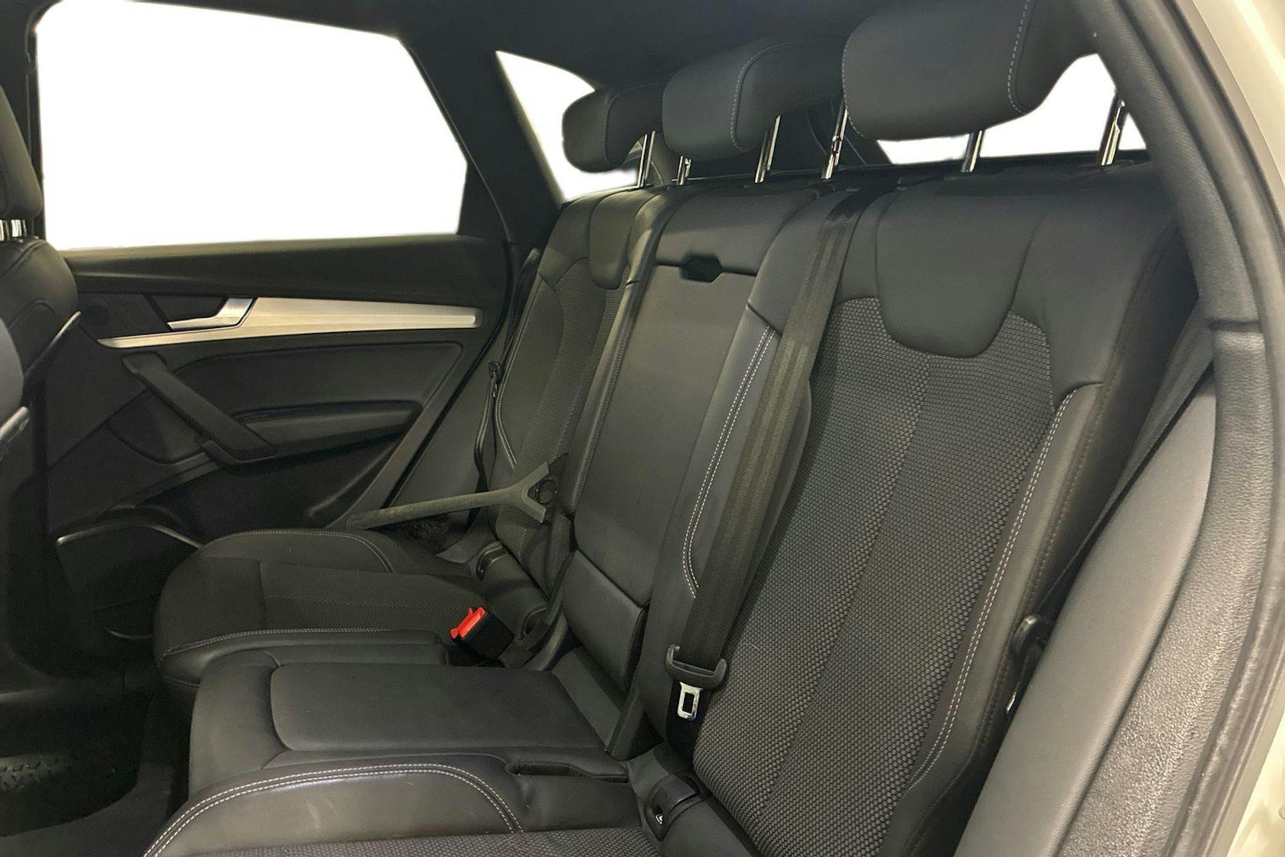 met. valkoinen Audi Q5 2021 kuva 10.