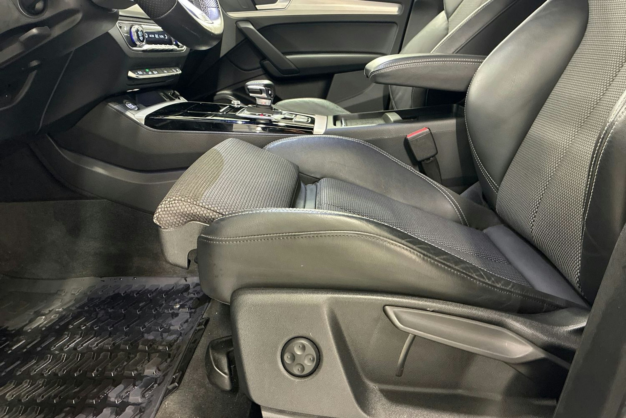 met. valkoinen Audi Q5 2021 kuva 14.