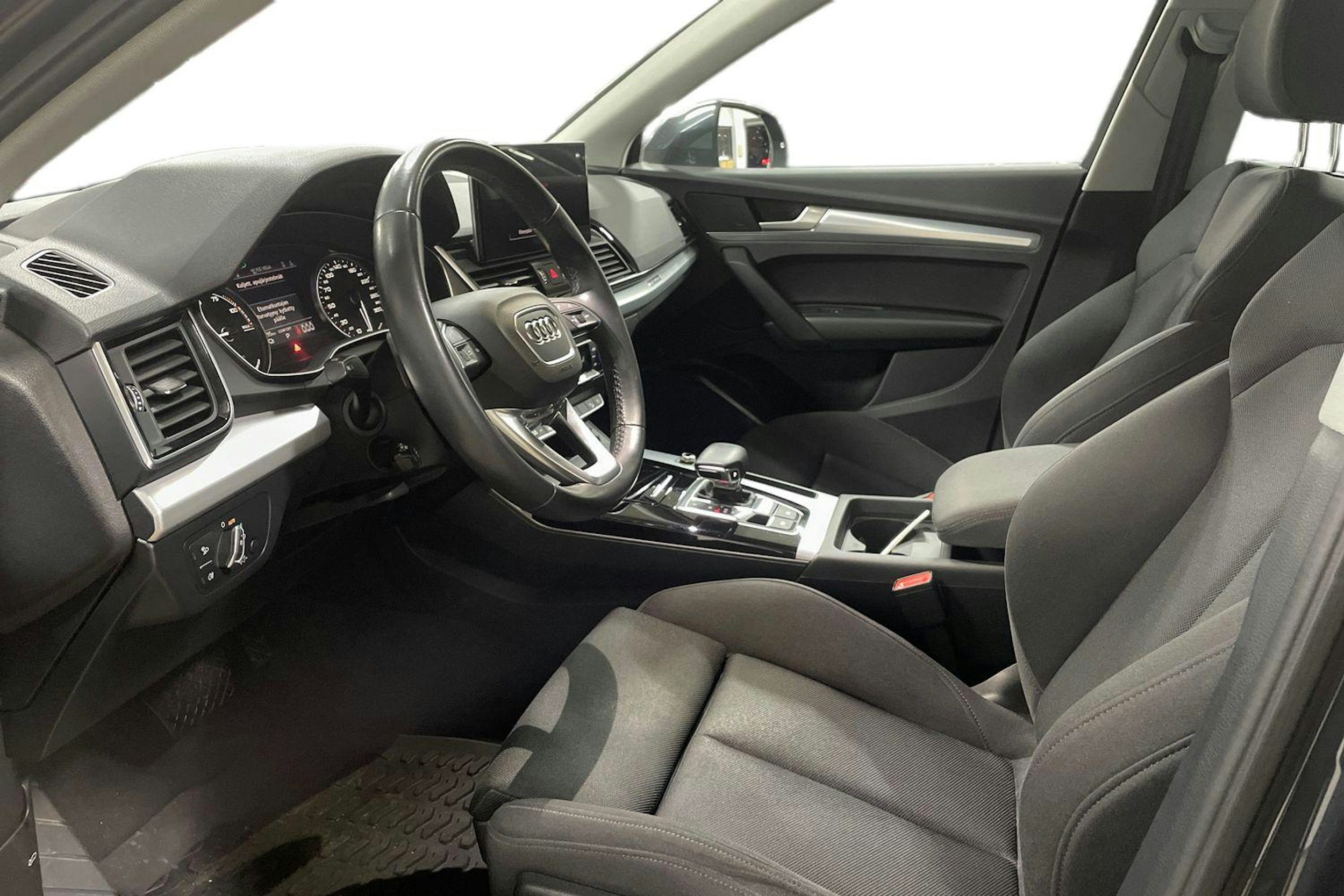 met. harmaa Audi Q5 2021 kuva 6.