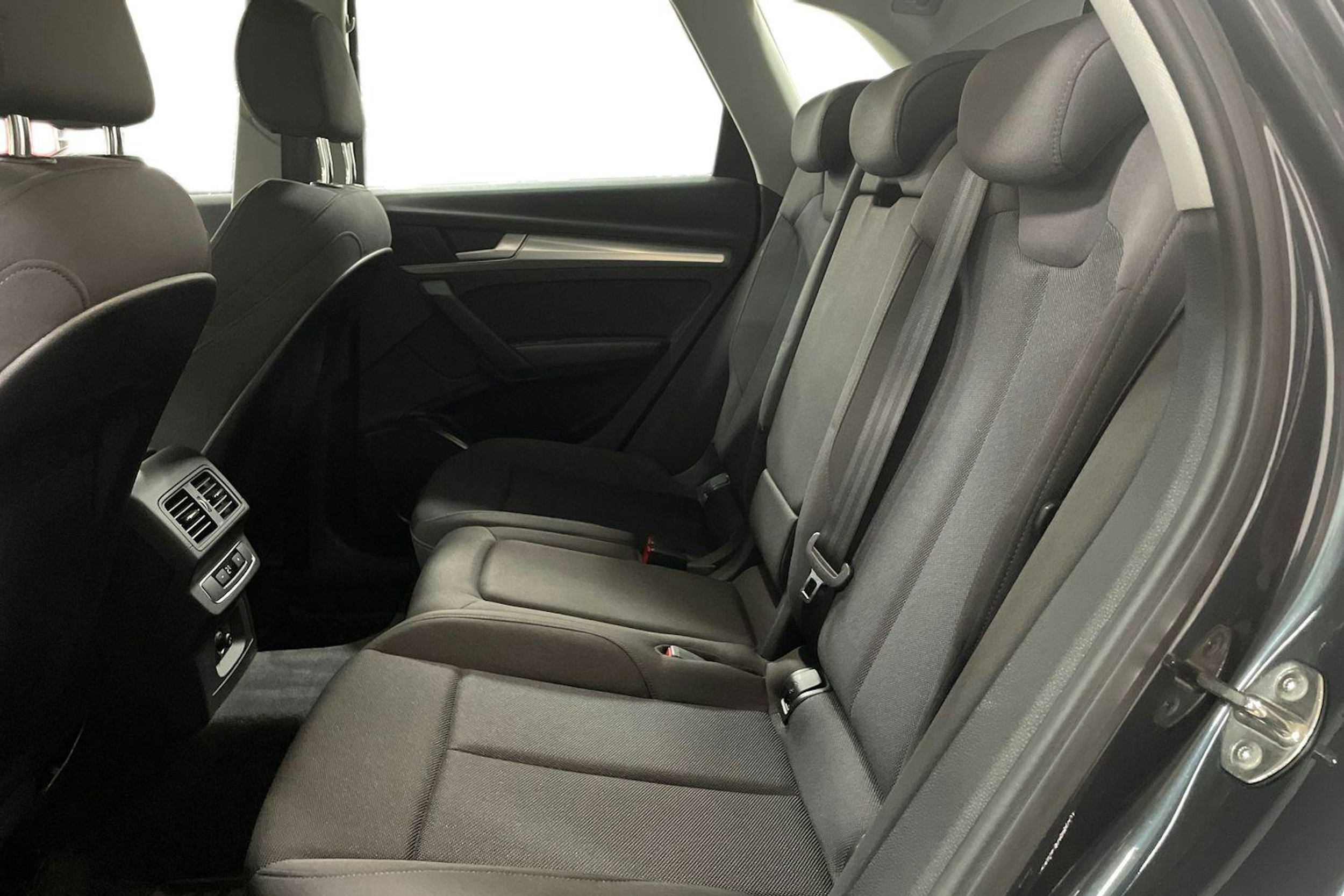 met. harmaa Audi Q5 2021 kuva 8.