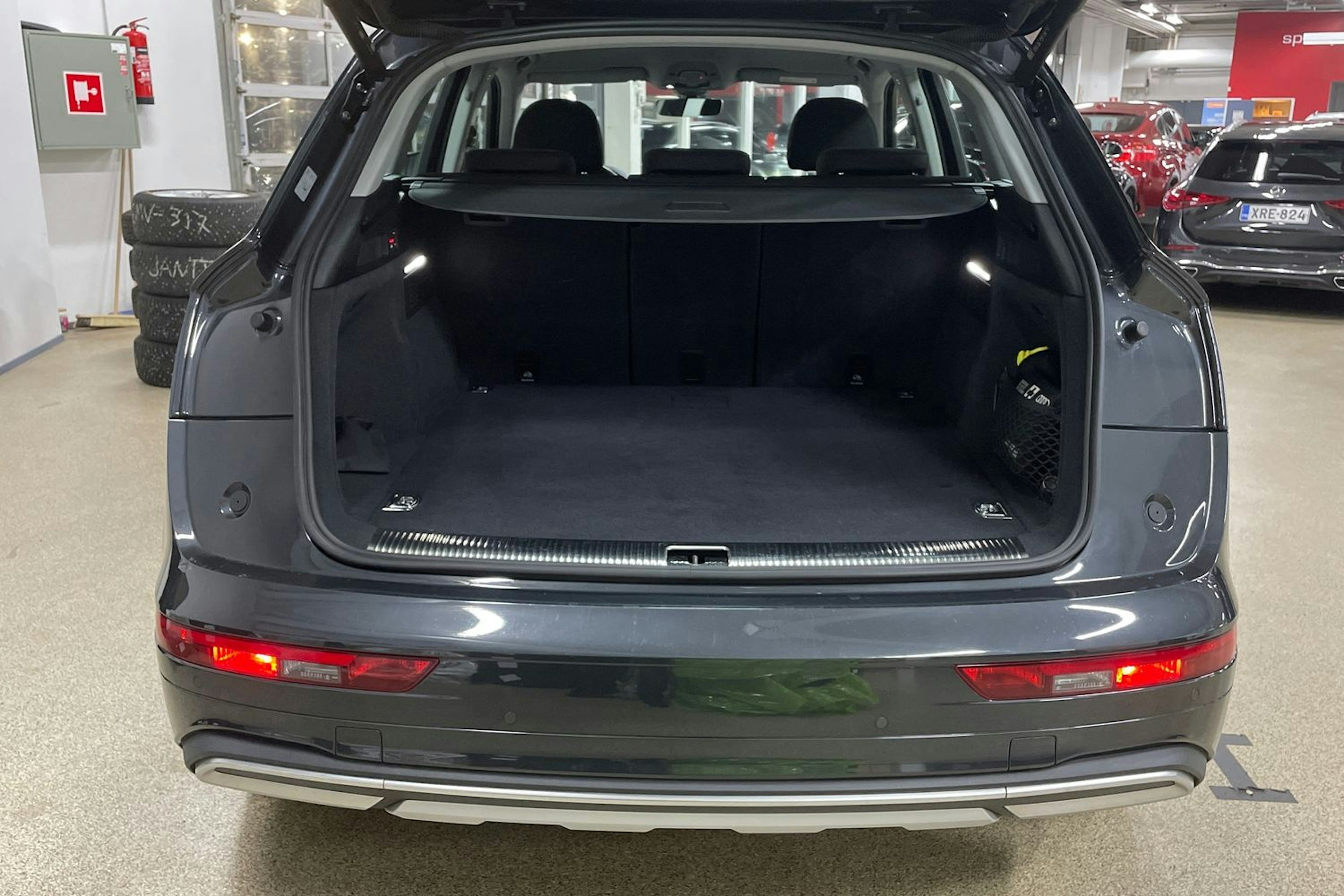 met. harmaa Audi Q5 2021 kuva 18.