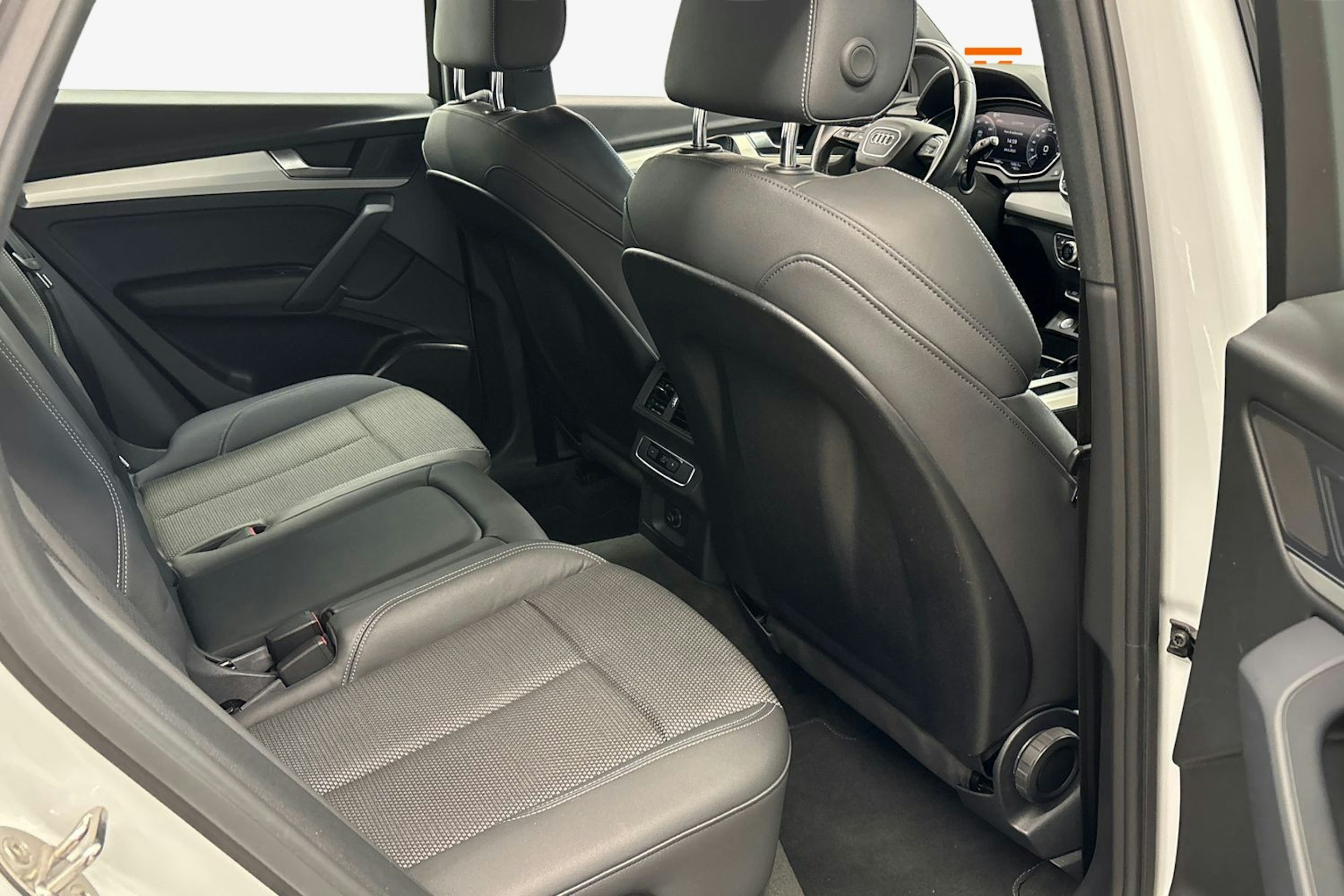 met. valkoinen Audi Q5 2021 kuva 9.