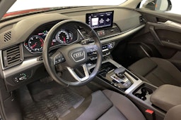 musta Audi Q5 2021 kuva 7.