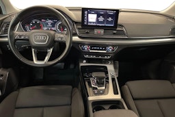 musta Audi Q5 2021 kuva 9.