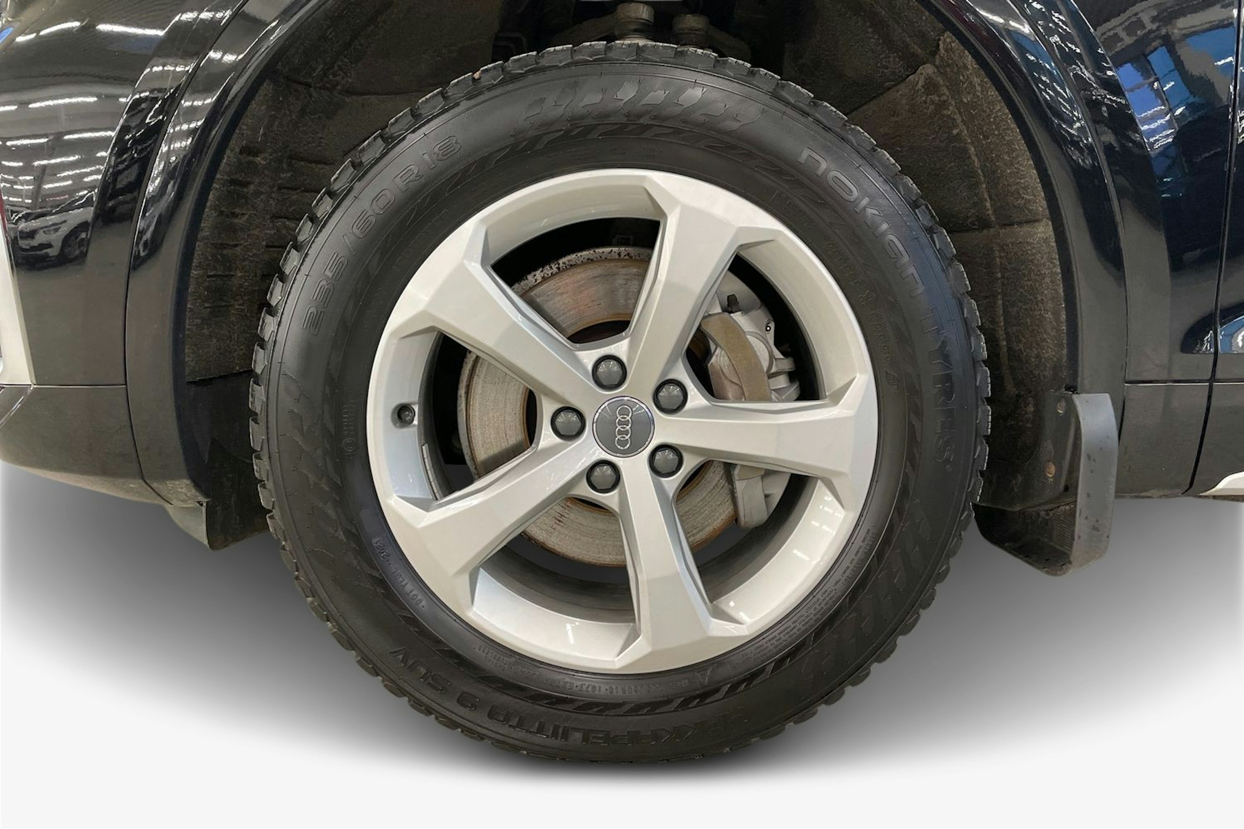 musta Audi Q5 2021 kuva 11.